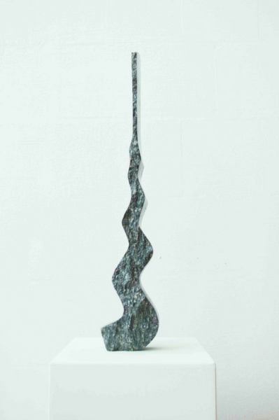Winding-Vertical-Gneis-dunkel-65x12x9-cm